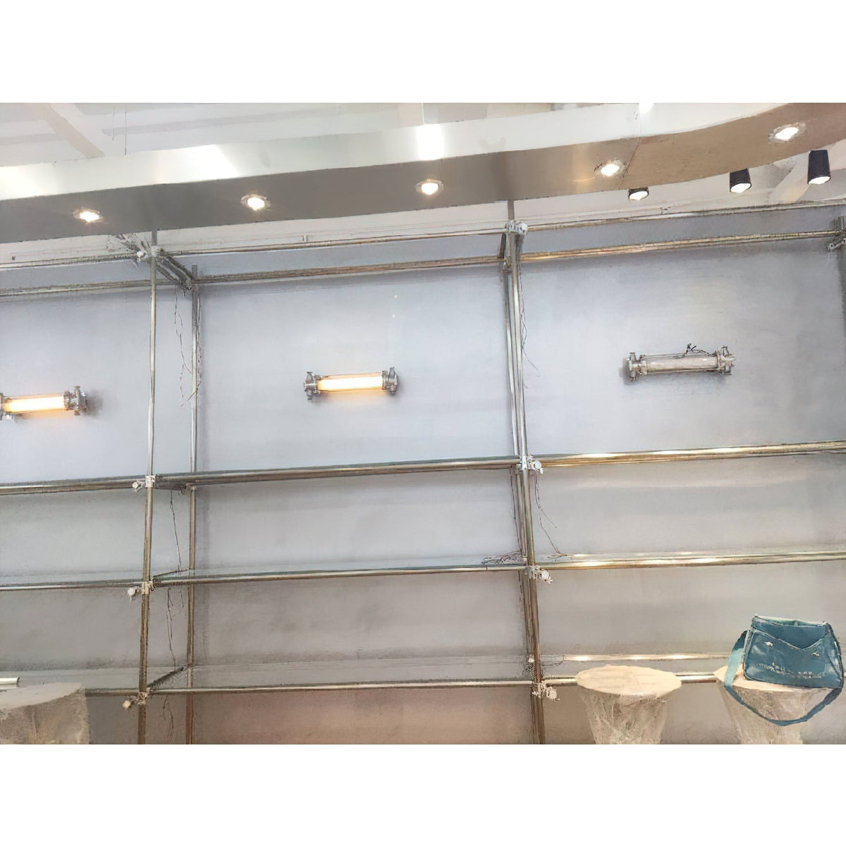 
Nyliryra Offset Pillar Wall Lamp with Integrated LED