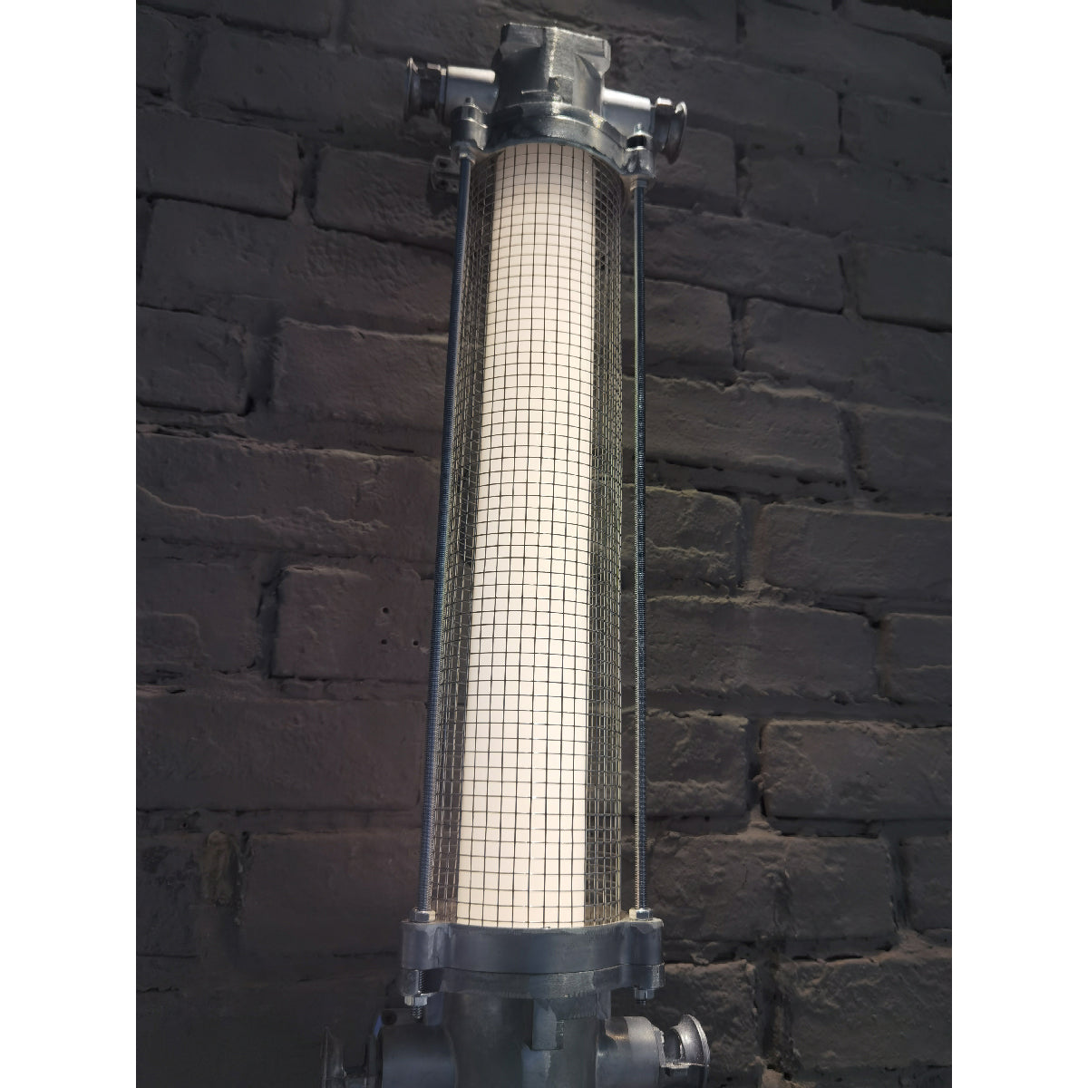 
Nyliryra Offset Pillar Wall Lamp with Integrated LED