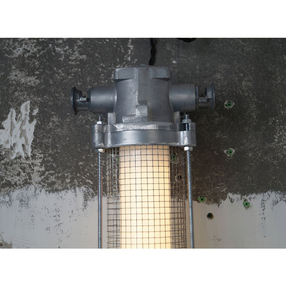 
Nyliryra Offset Pillar Wall Lamp with Integrated LED