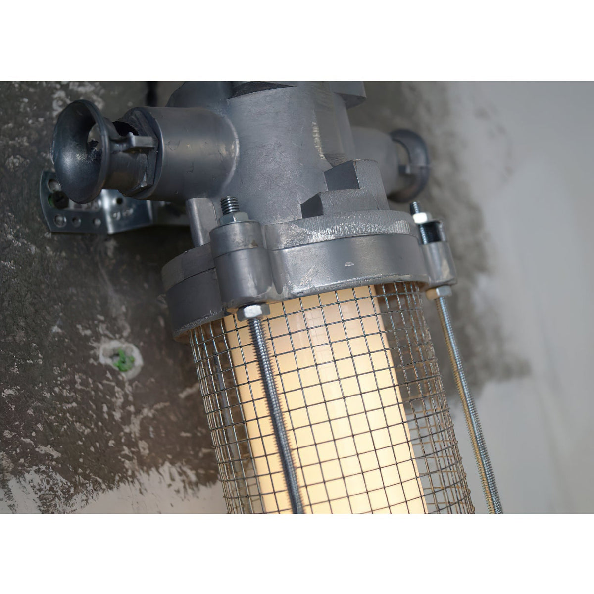 
Nyliryra Offset Pillar Wall Lamp with Integrated LED
