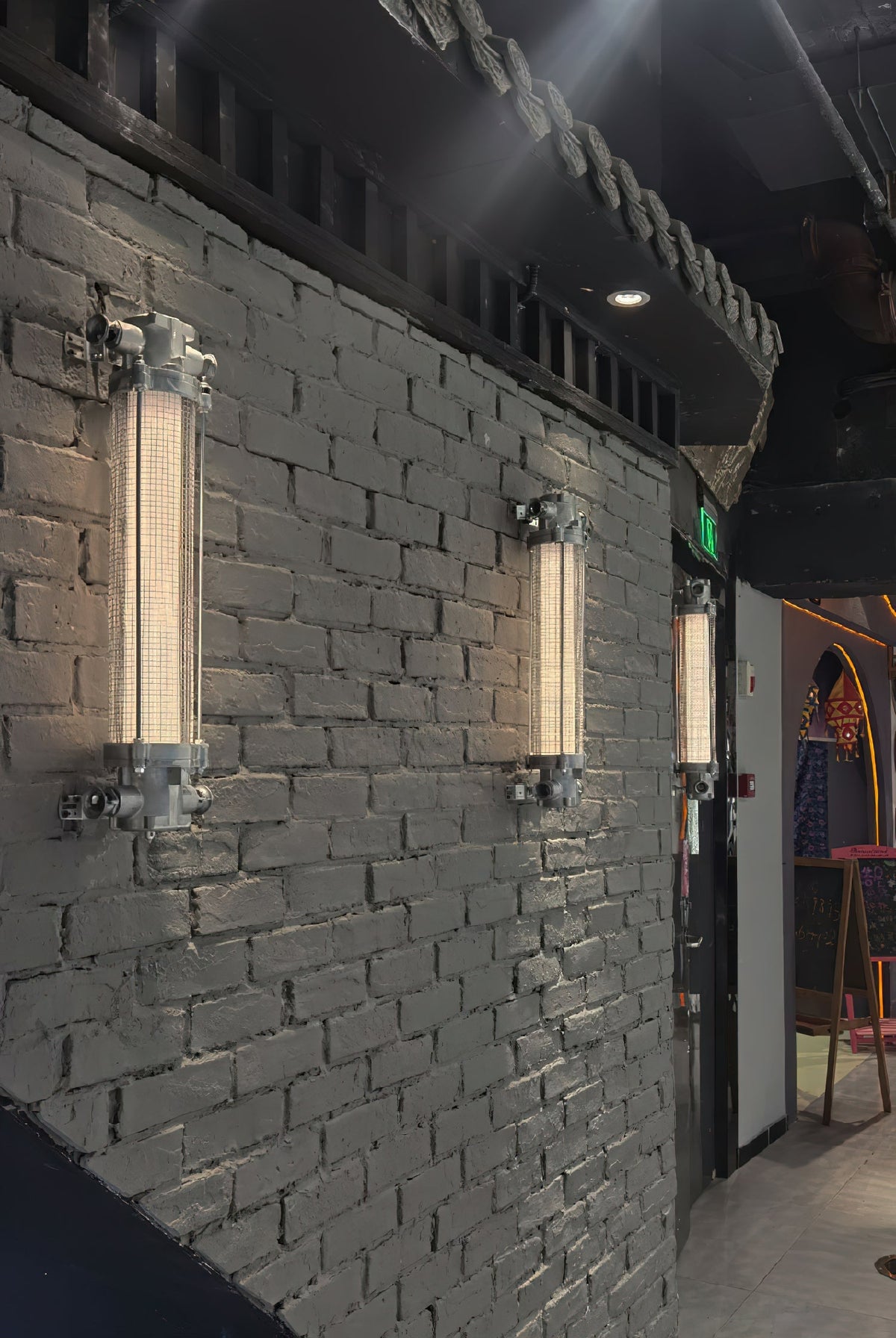 
Nyliryra Offset Pillar Wall Lamp with Integrated LED