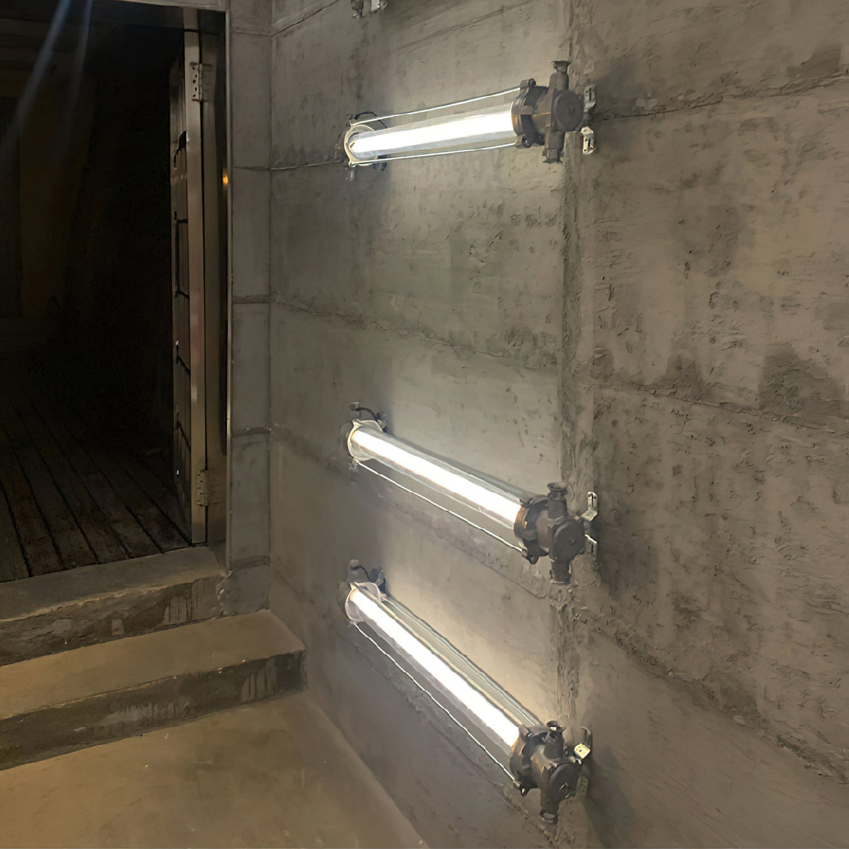 
Nyliryra Offset Pillar Wall Lamp with Integrated LED